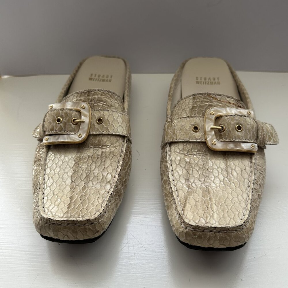 STUART WEITZMAN Beige serpent patterned loafer with buckle, made in Spain, 8½ M